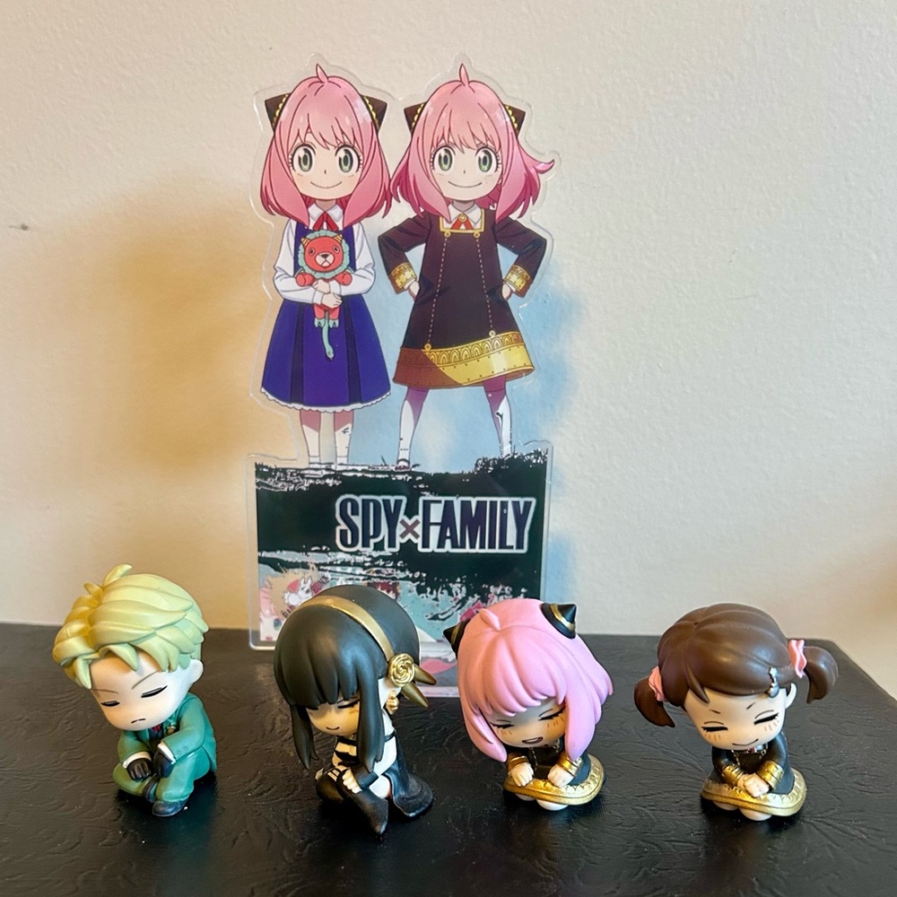 Spy x Family Anime Manga Bundle figures, standee and plush bag charm